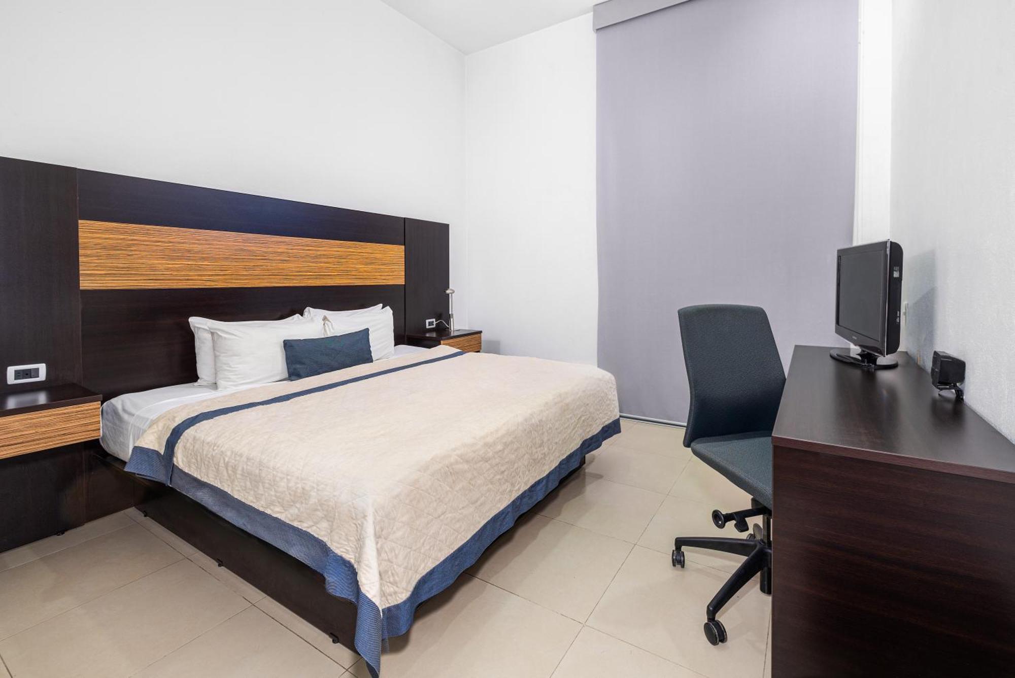 Hotel Mexico Plaza Silao Aeropuerto Екстериор снимка