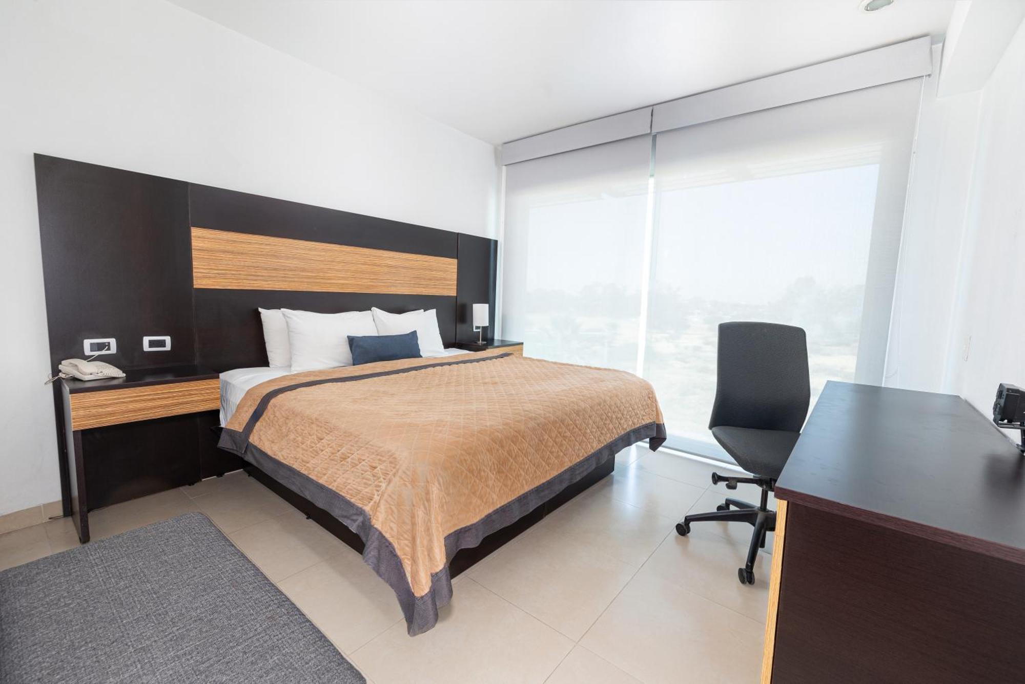 Hotel Mexico Plaza Silao Aeropuerto Екстериор снимка